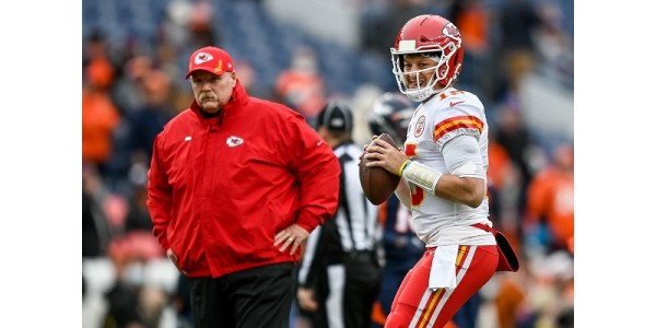 Kansas City Chiefs tukee täysin Patrick Mahomea voidakseen voittaa uudelleen